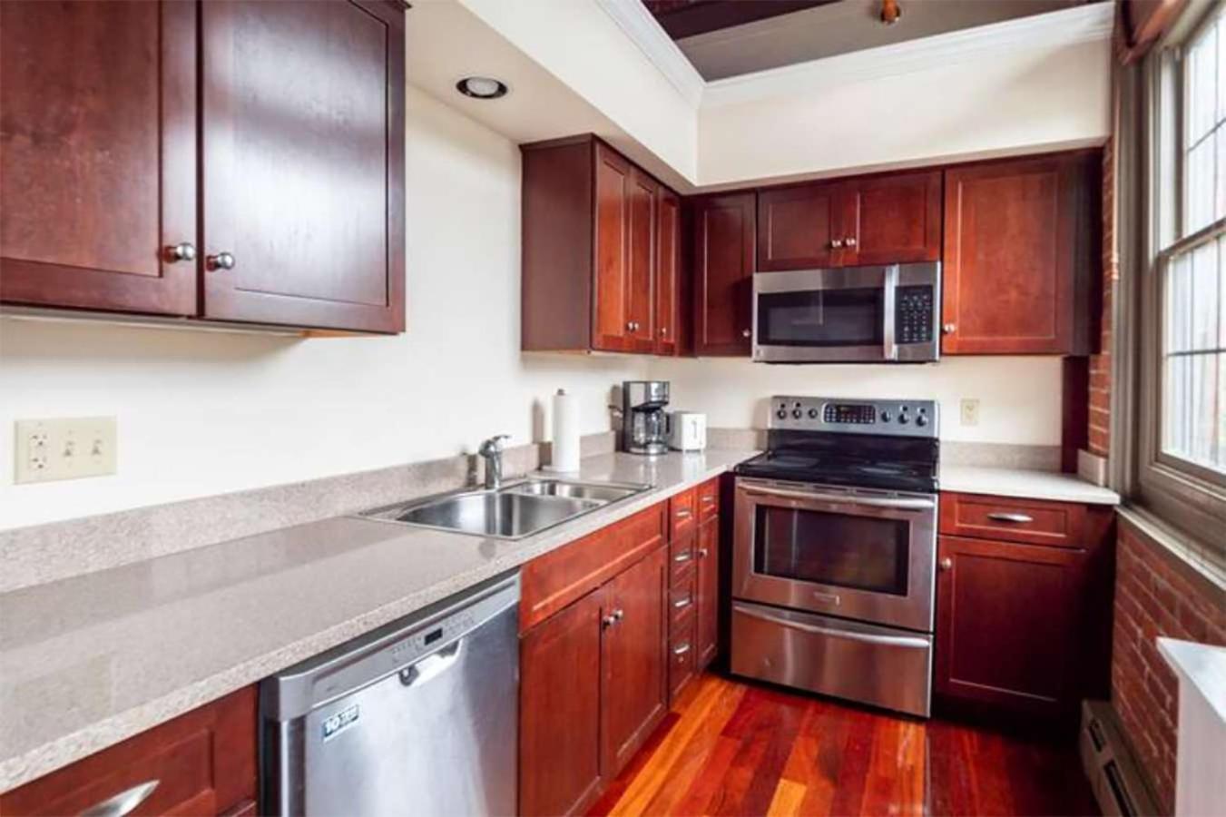 Jennifer'S Riverfront Foundry Apartment Downtown Providence Eksteriør billede